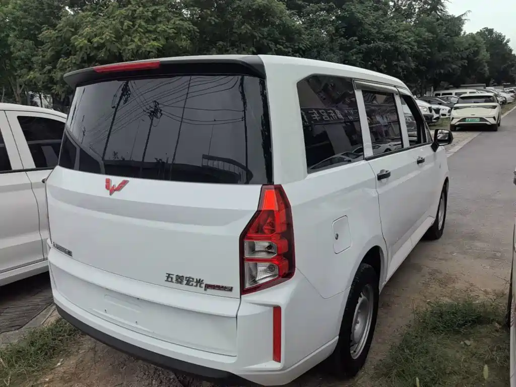 Wuling Hongguang PLUS — фото 7