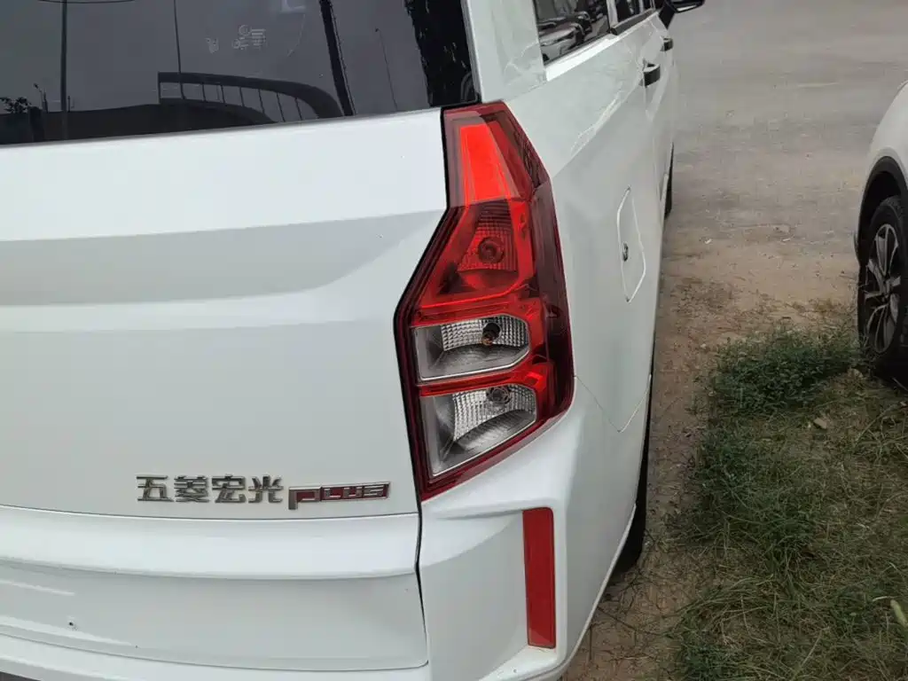 Wuling Hongguang PLUS — фото 8