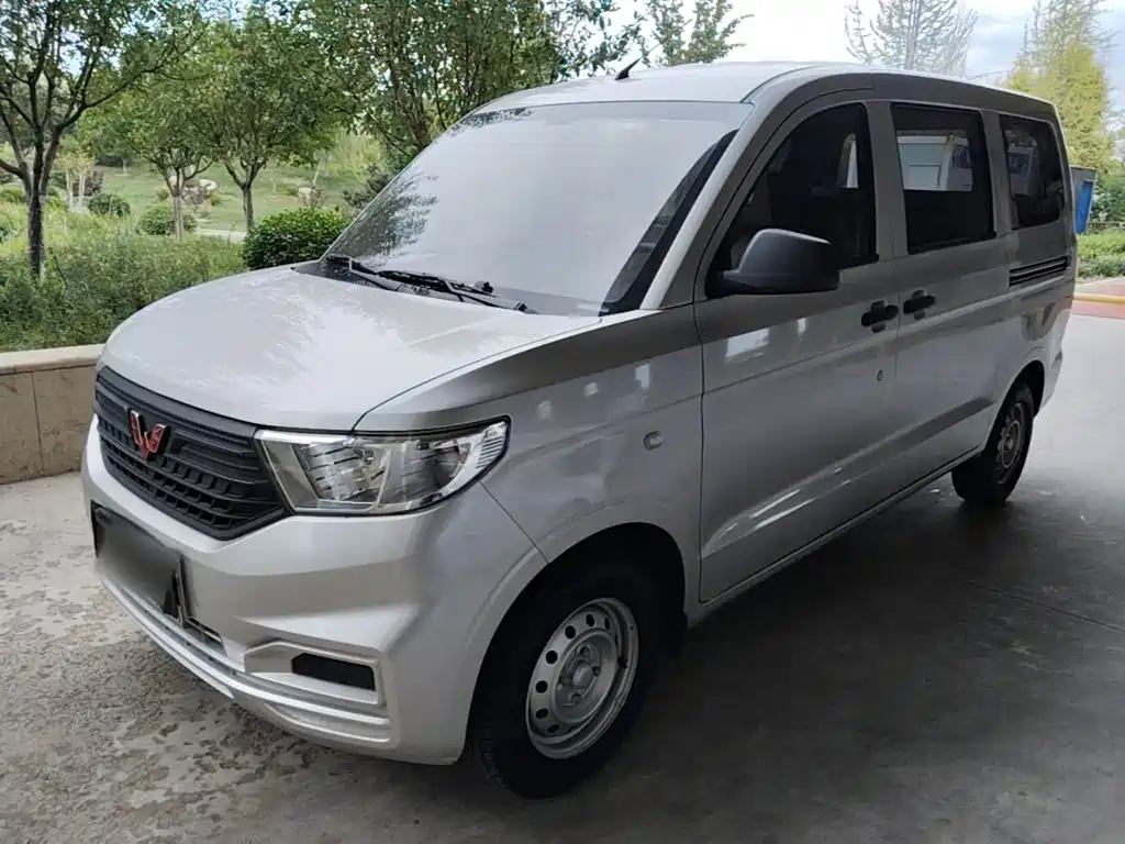 Wuling Hongguang V — фото 2