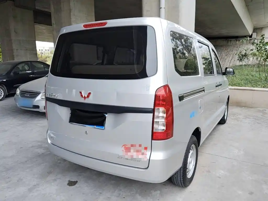 Wuling Hongguang V — фото 7