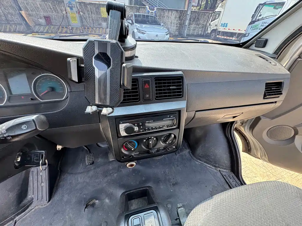 Wuling Wuling EV50 — фото 9