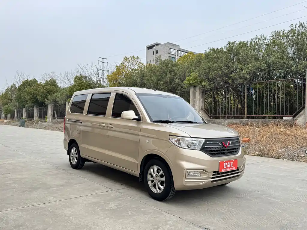 Wuling Hongguang V — фото 3