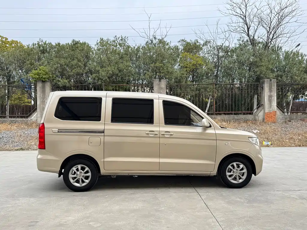 Wuling Hongguang V — фото 4