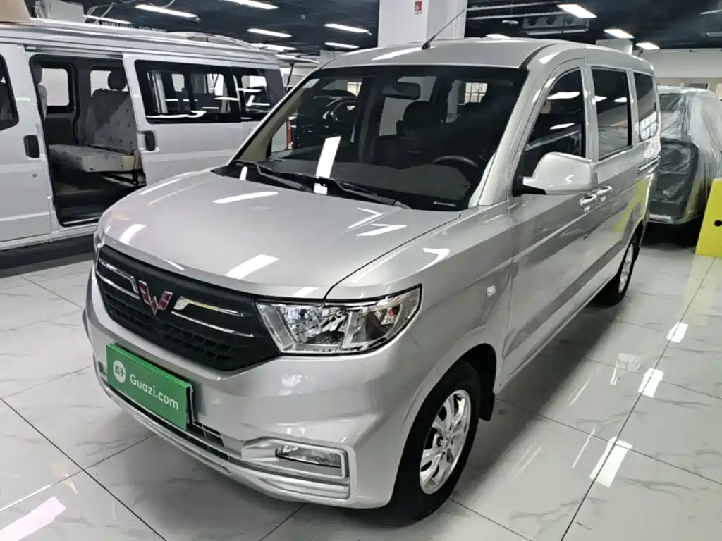 Wuling Hongguang V — фото 2