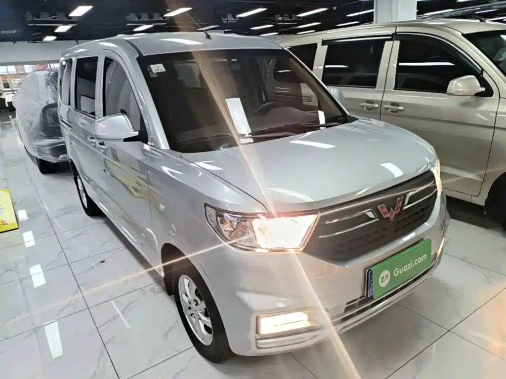 Wuling Hongguang V — фото 4