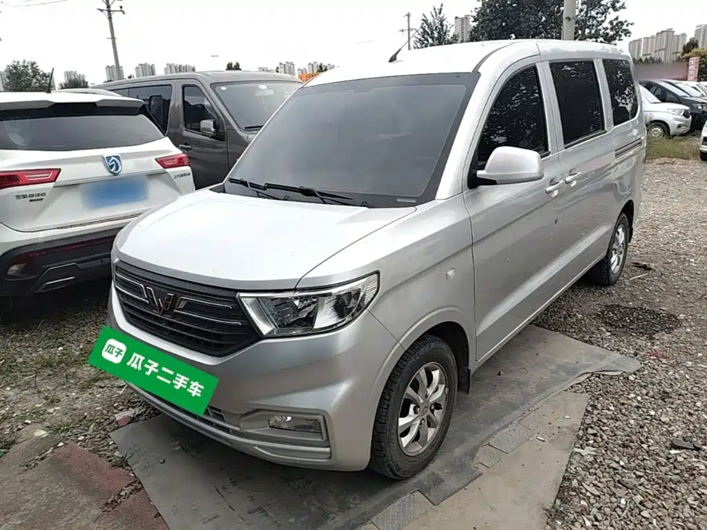 Wuling Hongguang V — фото 2