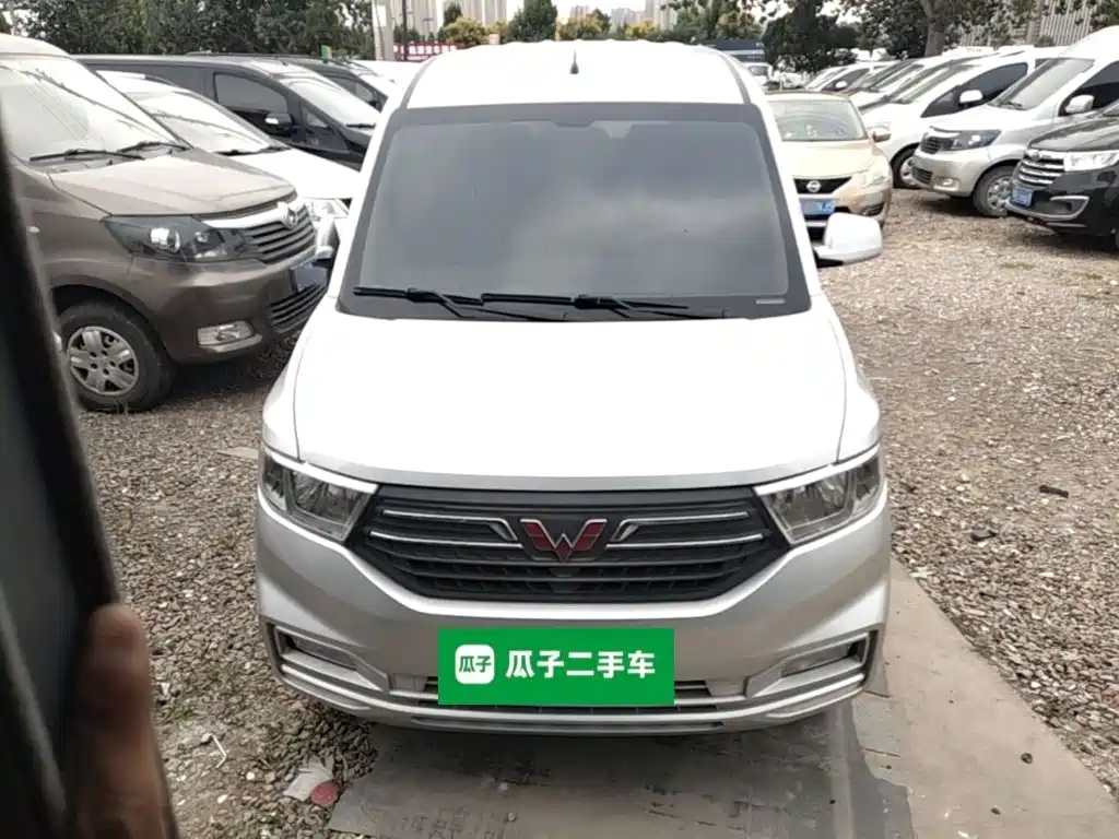 Wuling Hongguang V — фото 3