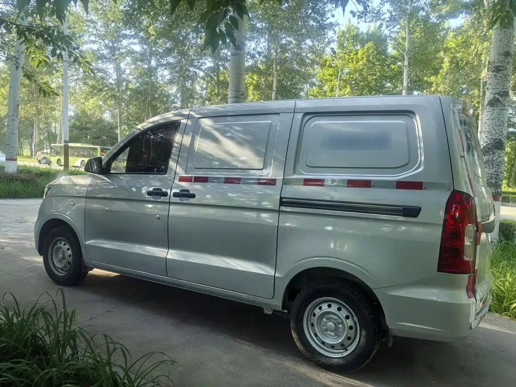 Wuling Hongguang V — фото 7