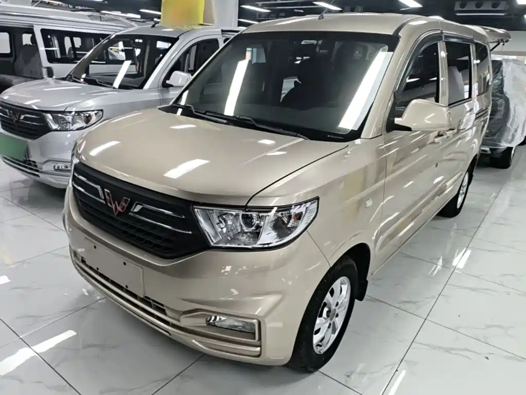 Wuling Hongguang V — фото 2
