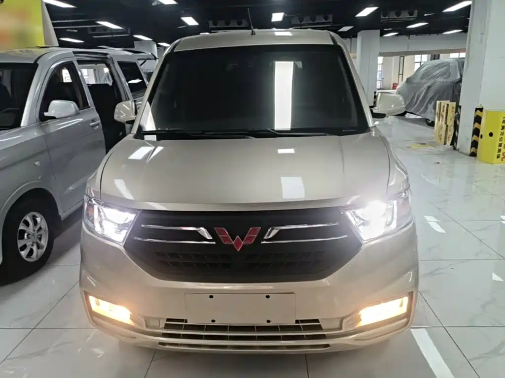 Wuling Hongguang V — фото 3