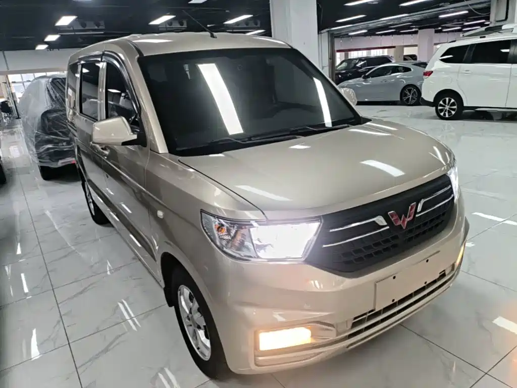 Wuling Hongguang V — фото 4