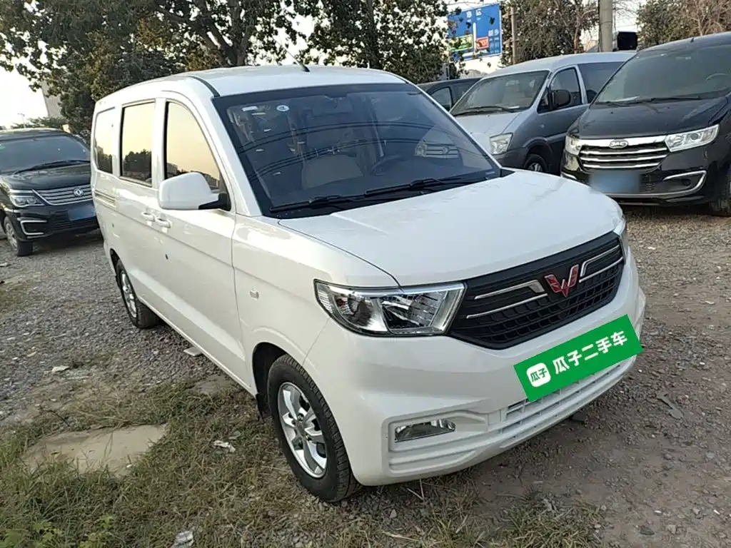 Wuling Hongguang V — фото 4