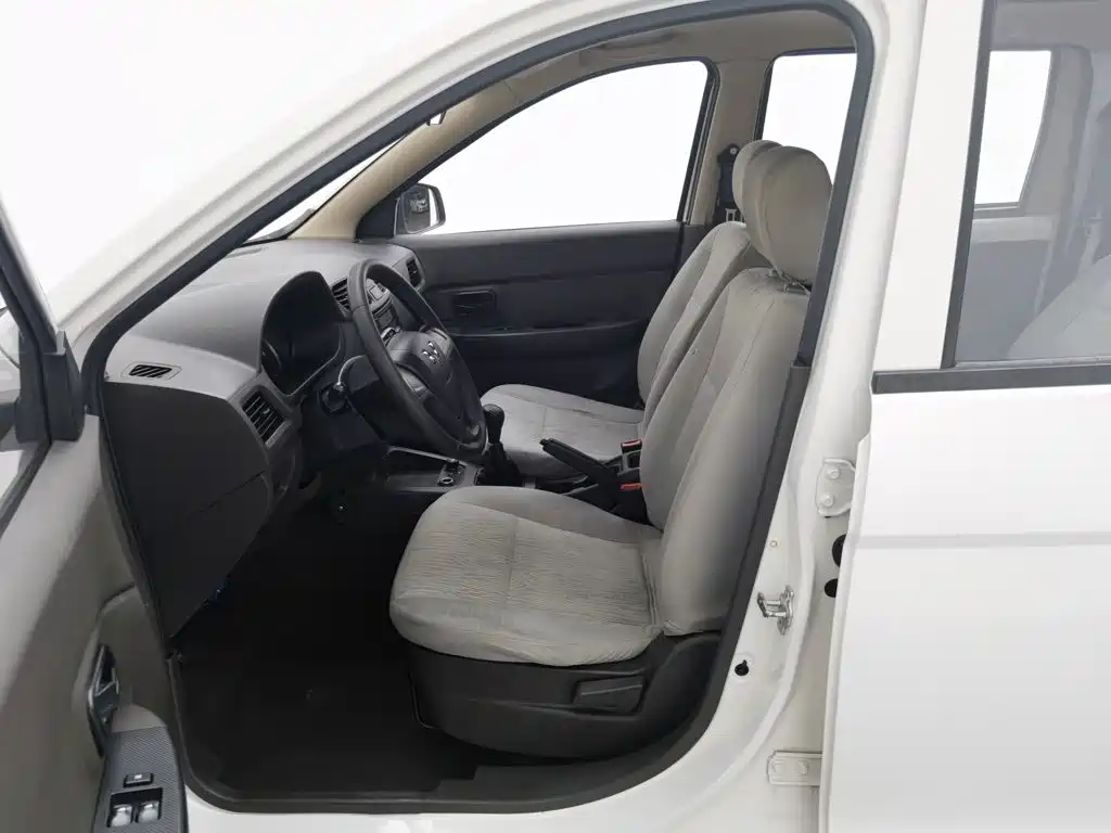 Wuling Hongguang — фото 10