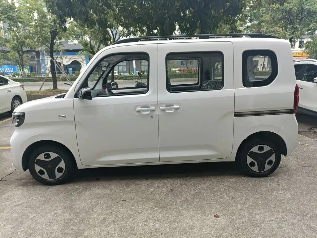 Wuling Zhiguang EV — фото 3
