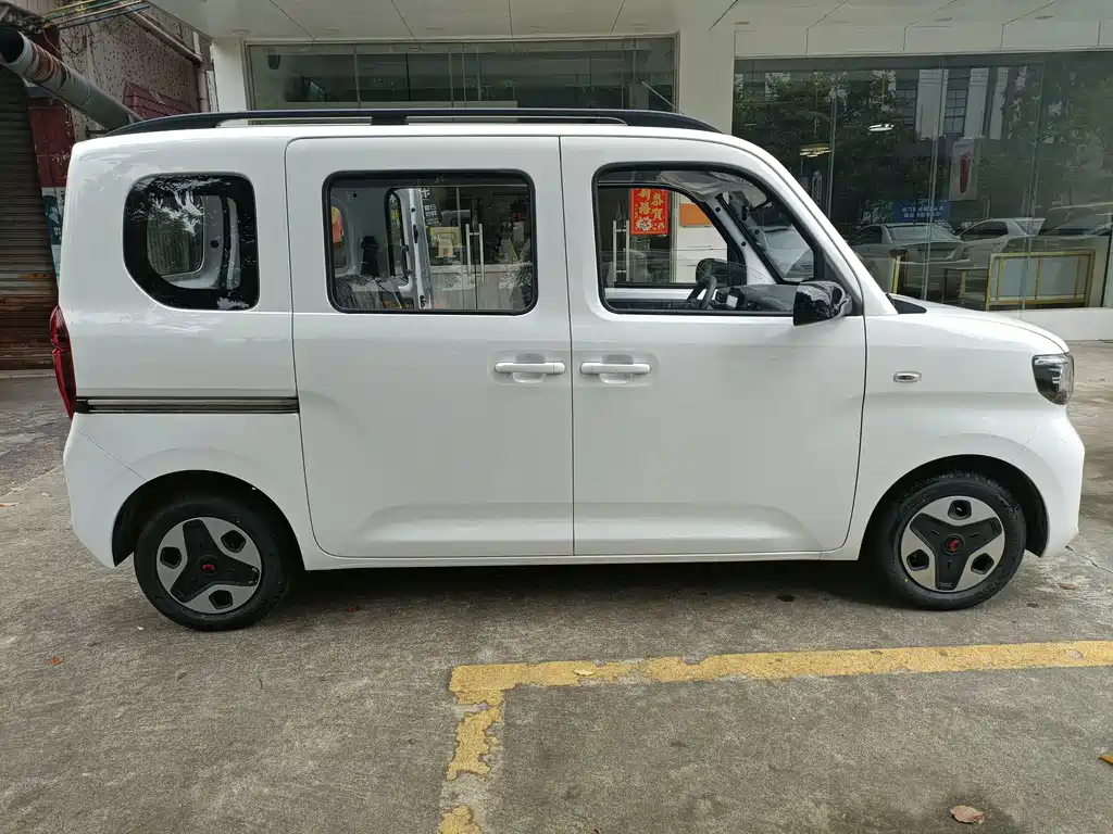 Wuling Zhiguang EV — фото 7
