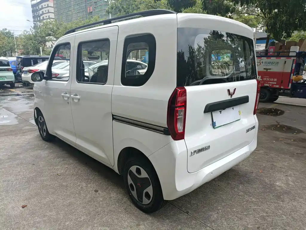 Wuling Zhiguang EV — фото 10