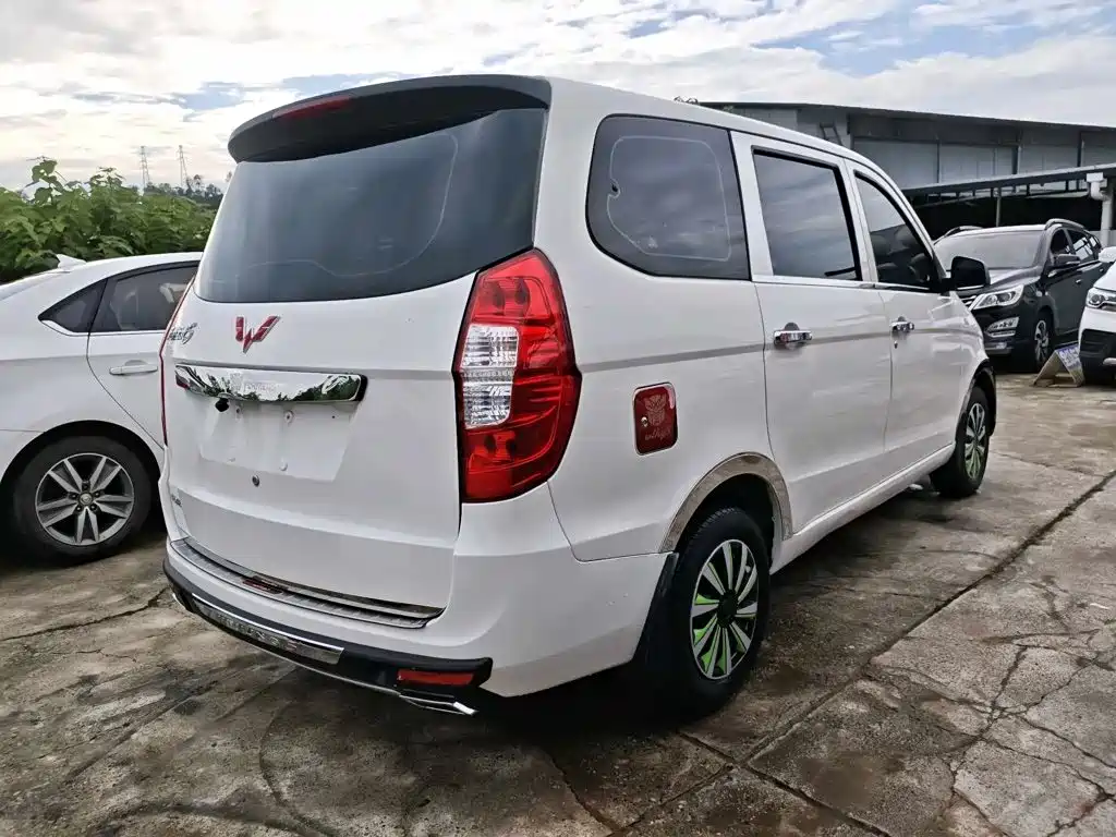 Wuling Hongguang — фото 9