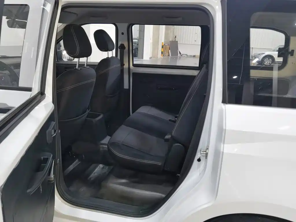 Wuling Hongguang PLUS — фото 15