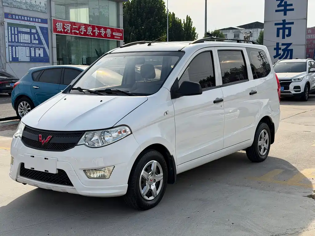Wuling Hongguang — фото 3