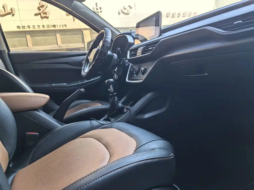 Wuling Hongguang S3 — фото 11