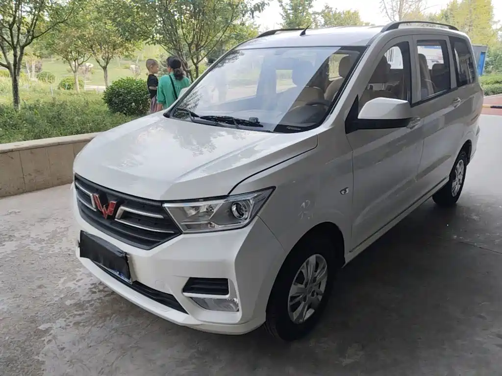 Wuling Hongguang — фото 2