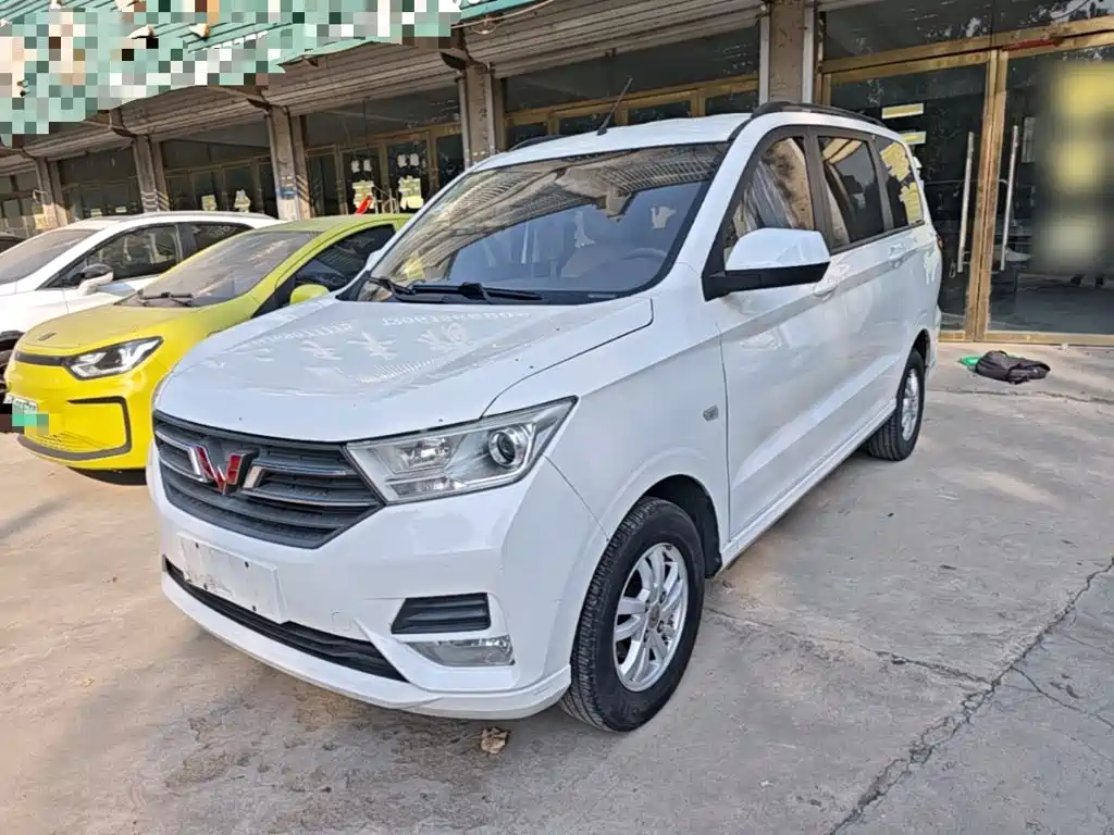 Wuling Hongguang — фото 2