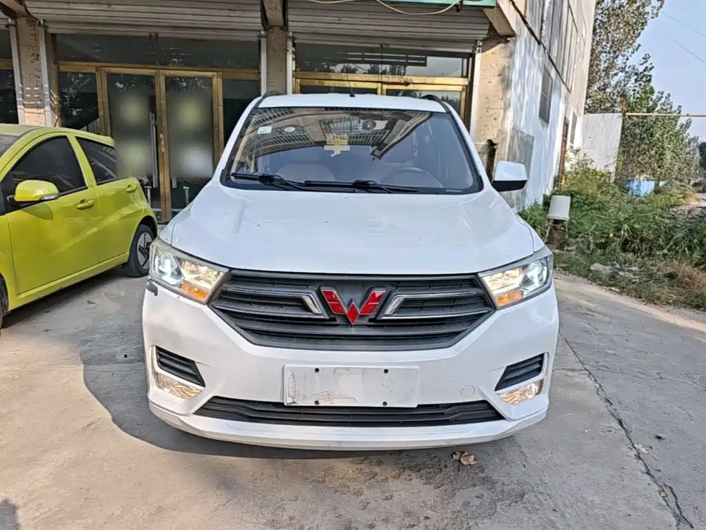 Wuling Hongguang — фото 3