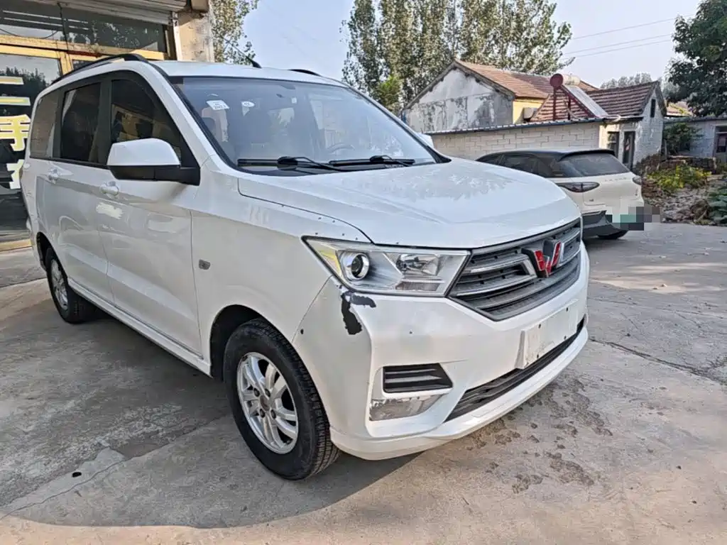 Wuling Hongguang — фото 4