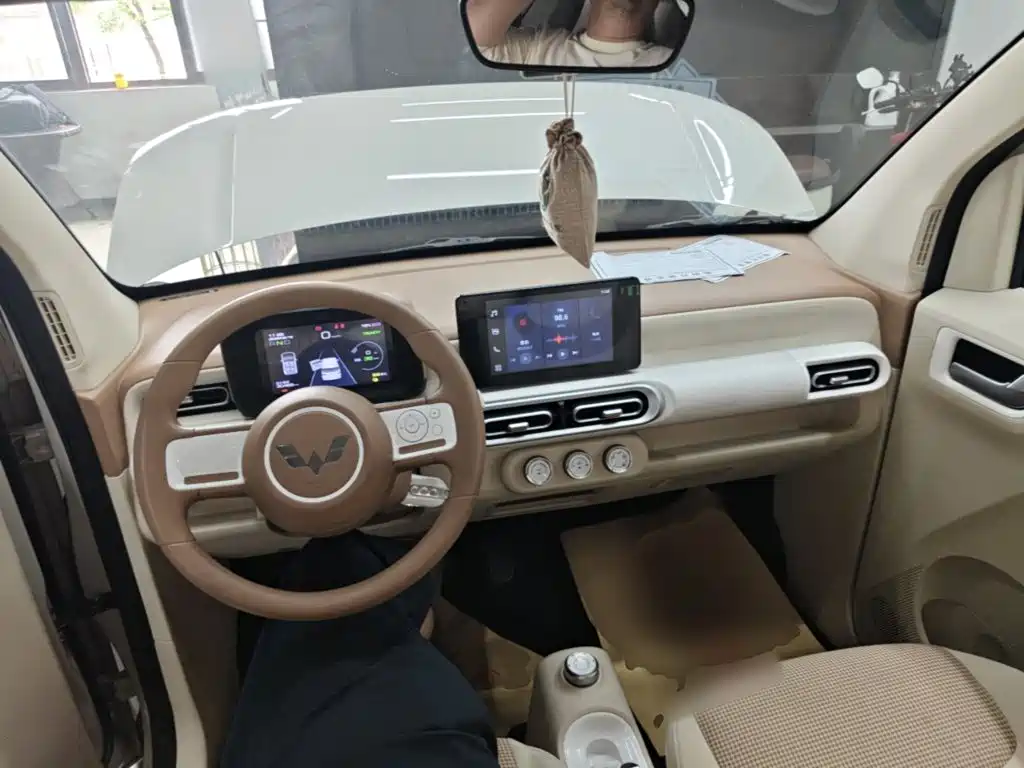 Wuling MINIEV — фото 10