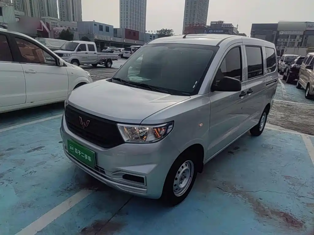 Wuling Hongguang V — фото 2