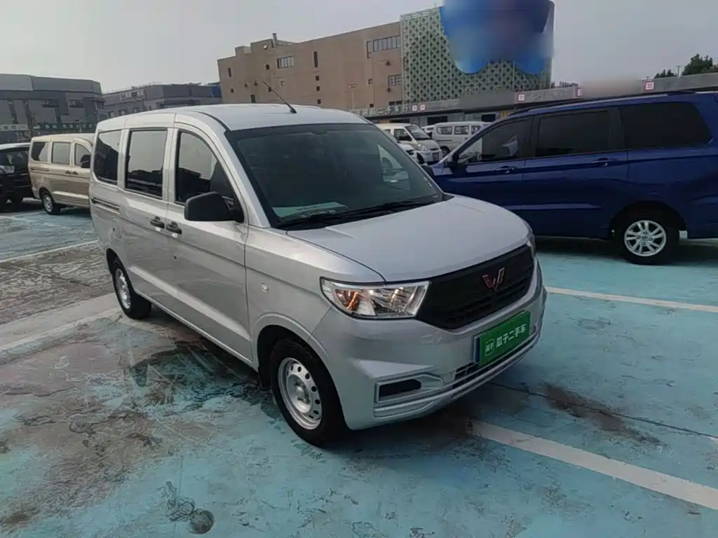 Wuling Hongguang V — фото 4