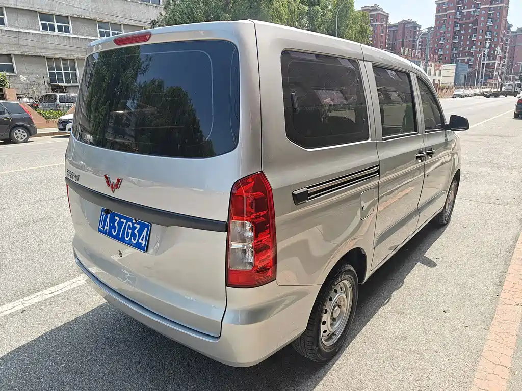 Wuling Hongguang V — фото 6