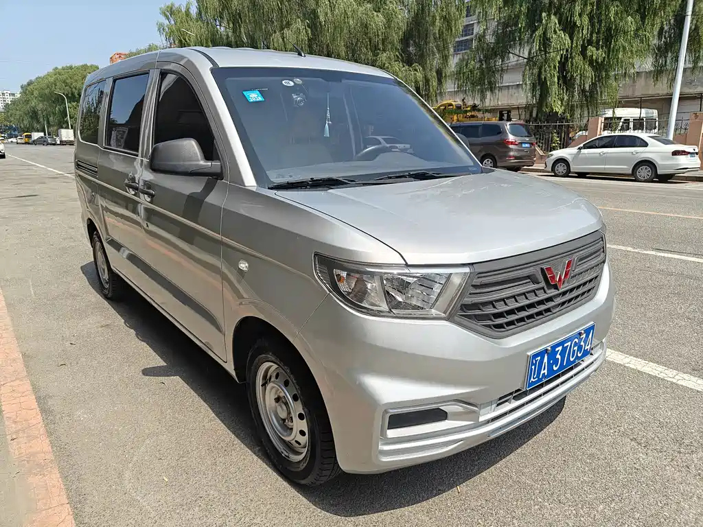 Wuling Hongguang V — фото 10