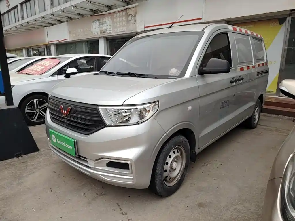 Wuling Hongguang V — фото 2