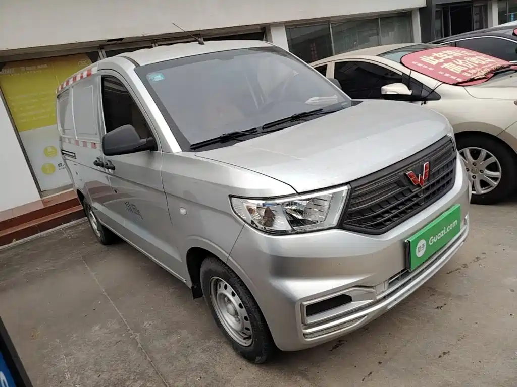 Wuling Hongguang V — фото 4