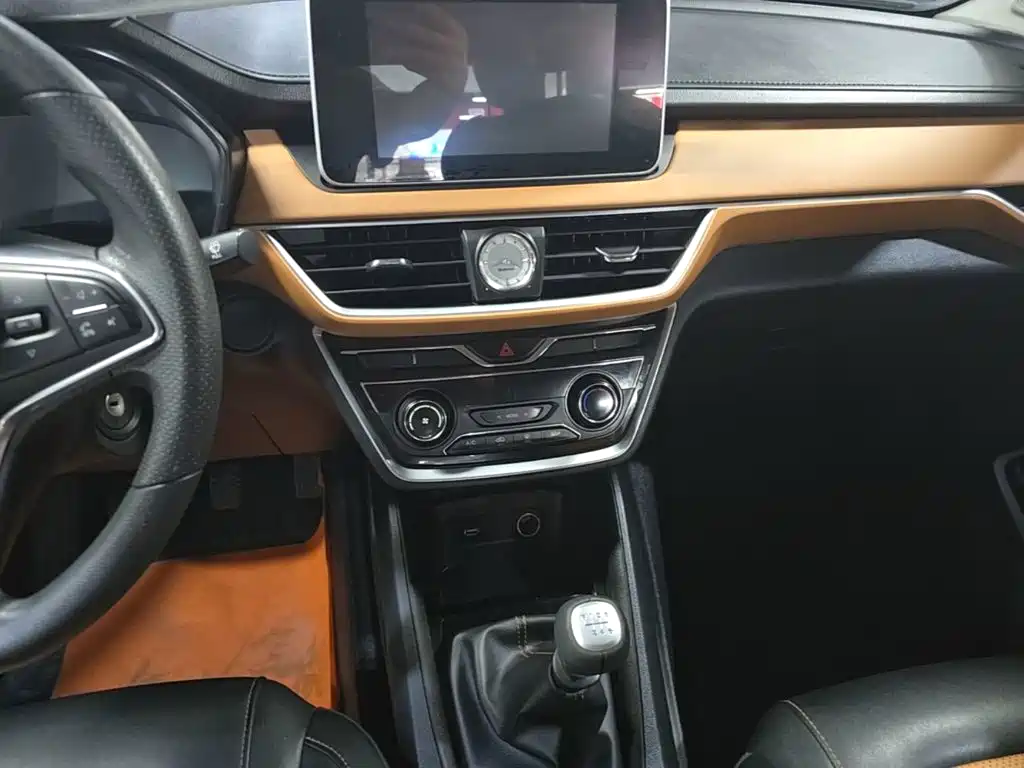 Wuling Hongguang S3 — фото 13