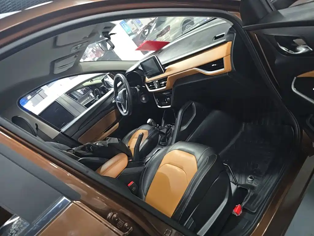Wuling Hongguang S3 — фото 25