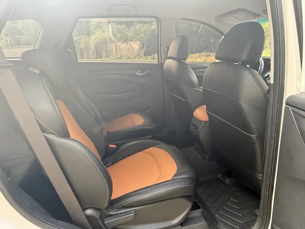 Wuling Hongguang S3 — фото 16