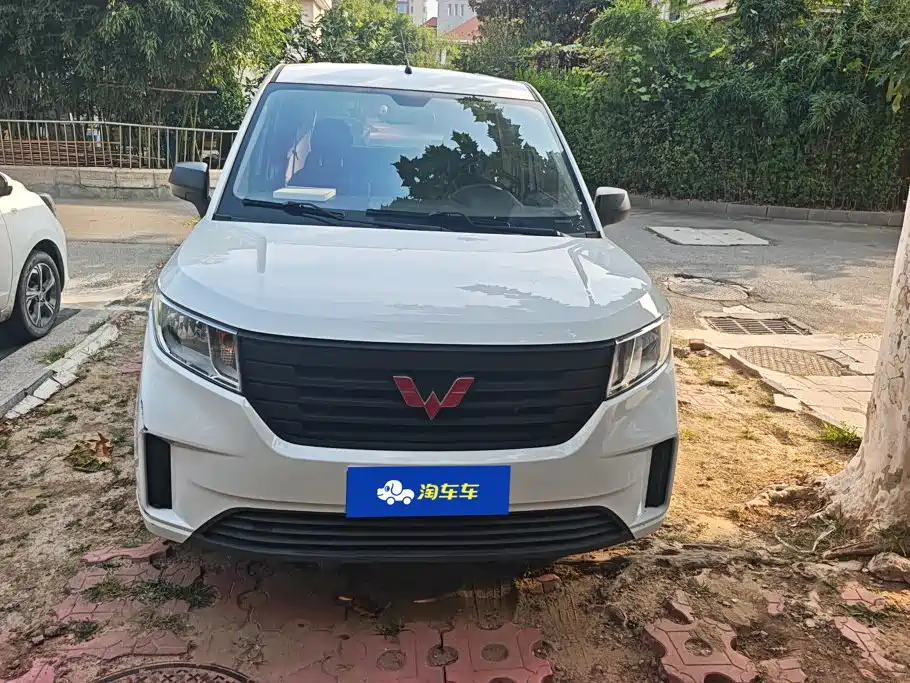 Wuling Hongguang PLUS — фото 2