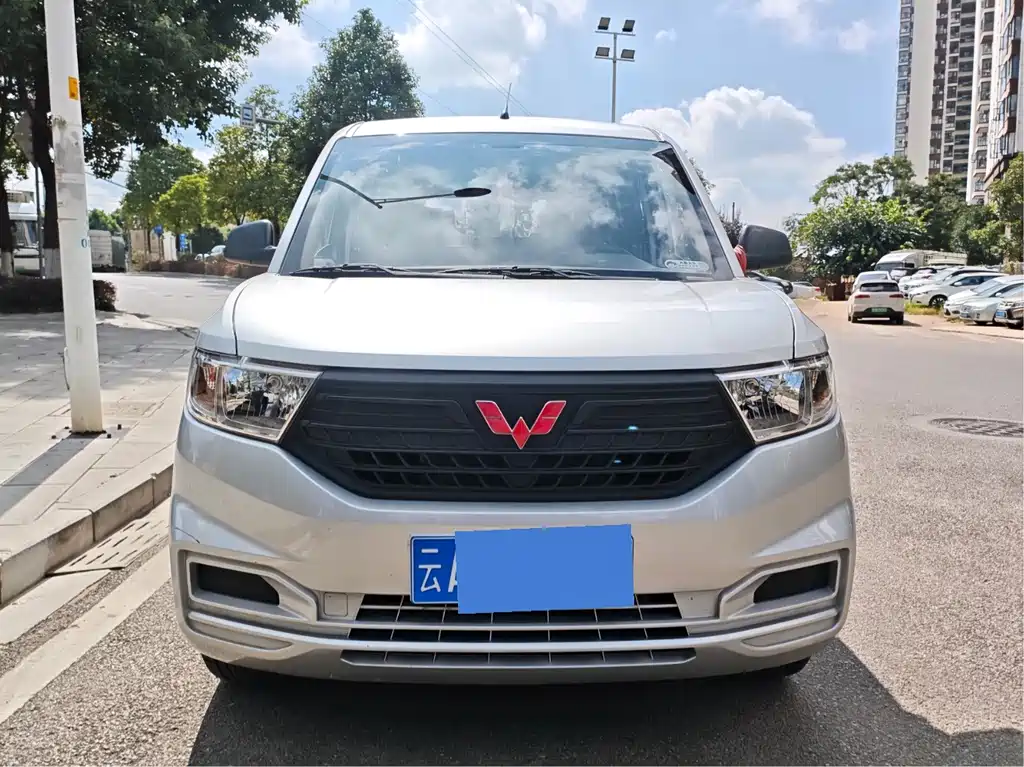 Wuling Hongguang V — фото 2
