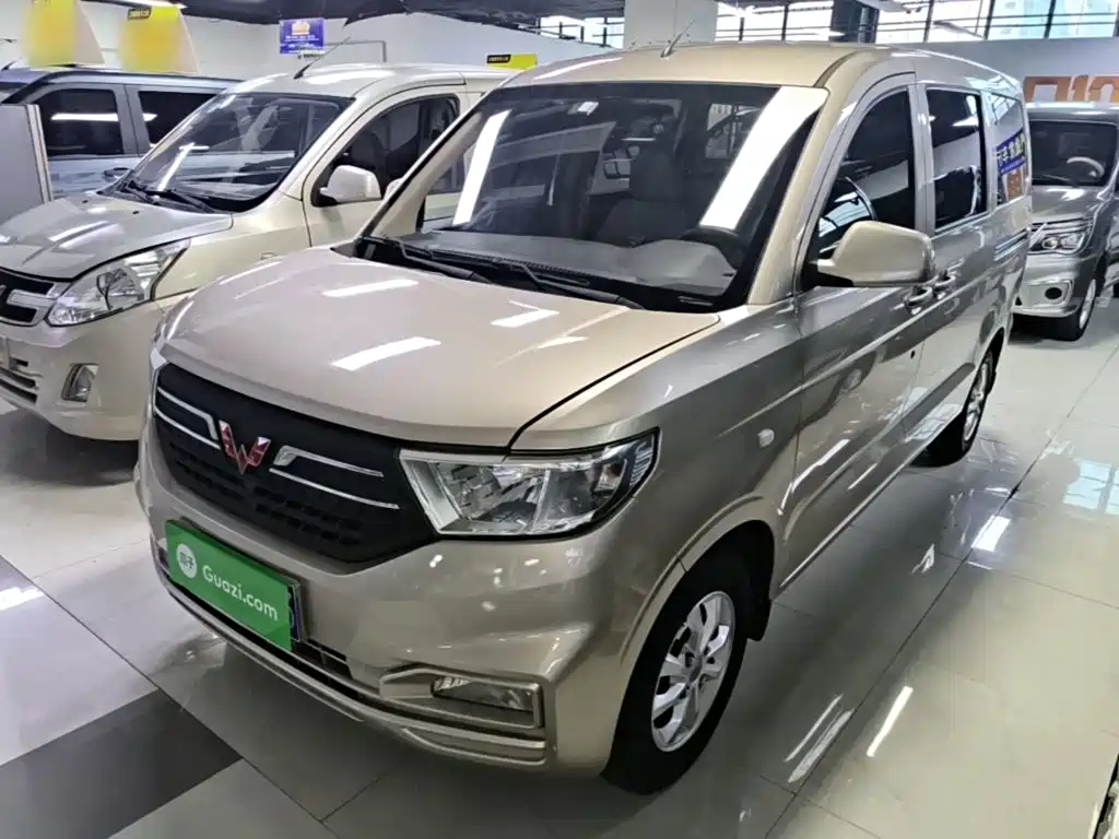 Wuling Hongguang V — фото 2