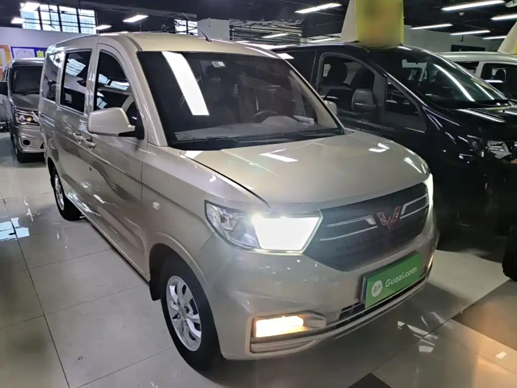 Wuling Hongguang V — фото 4
