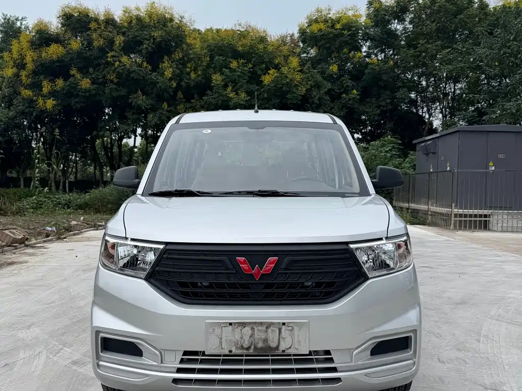 Wuling Hongguang V — фото 2