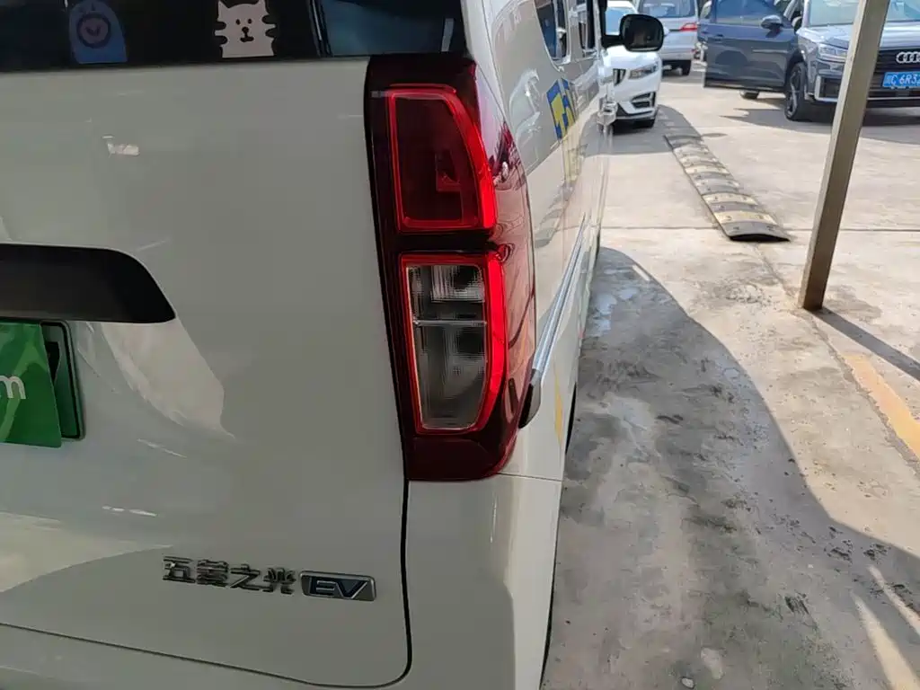 Wuling Zhiguang EV — фото 8