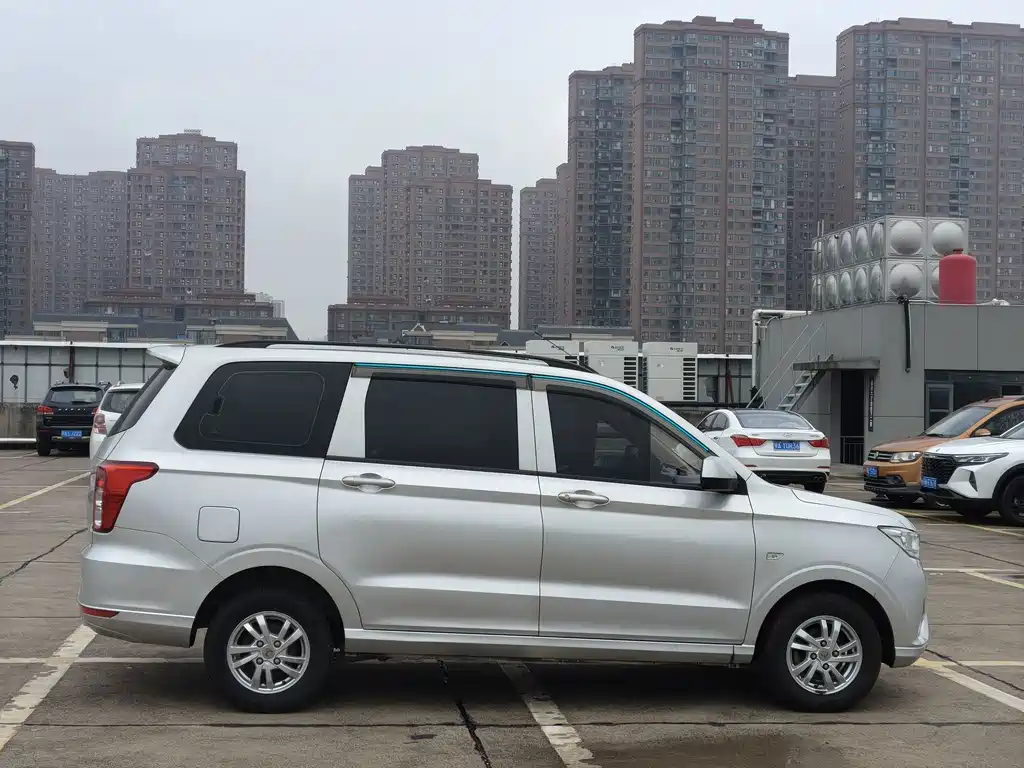 Wuling Hongguang — фото 8