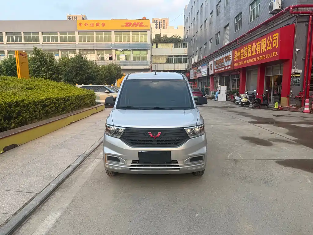 Wuling Hongguang V — фото 2