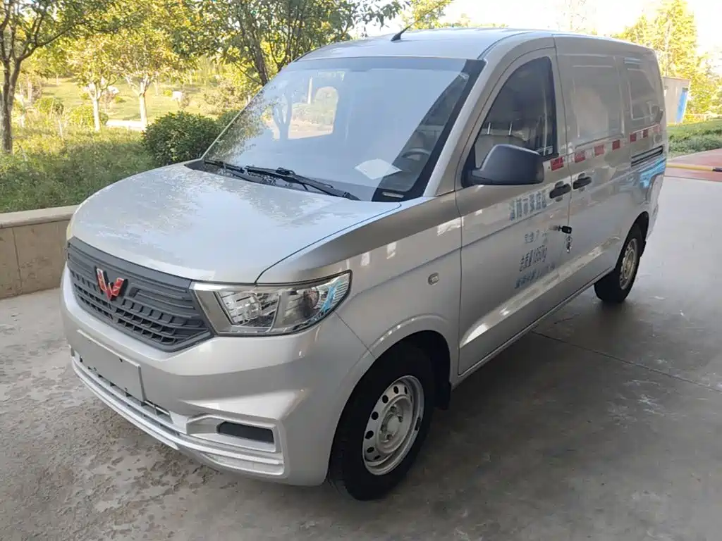 Wuling Hongguang V — фото 2