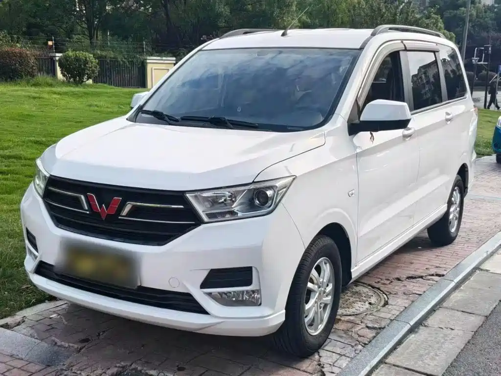 Wuling Hongguang — фото 2