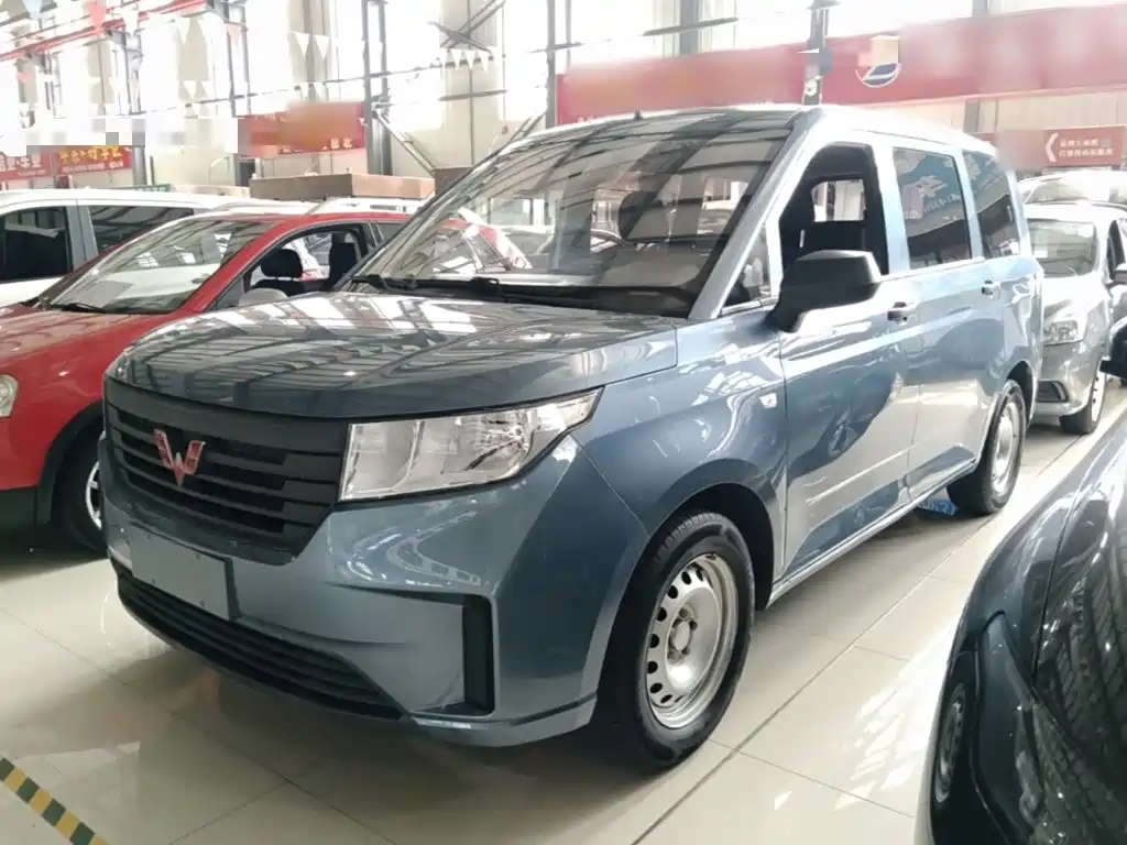 Wuling Hongguang PLUS — фото 2