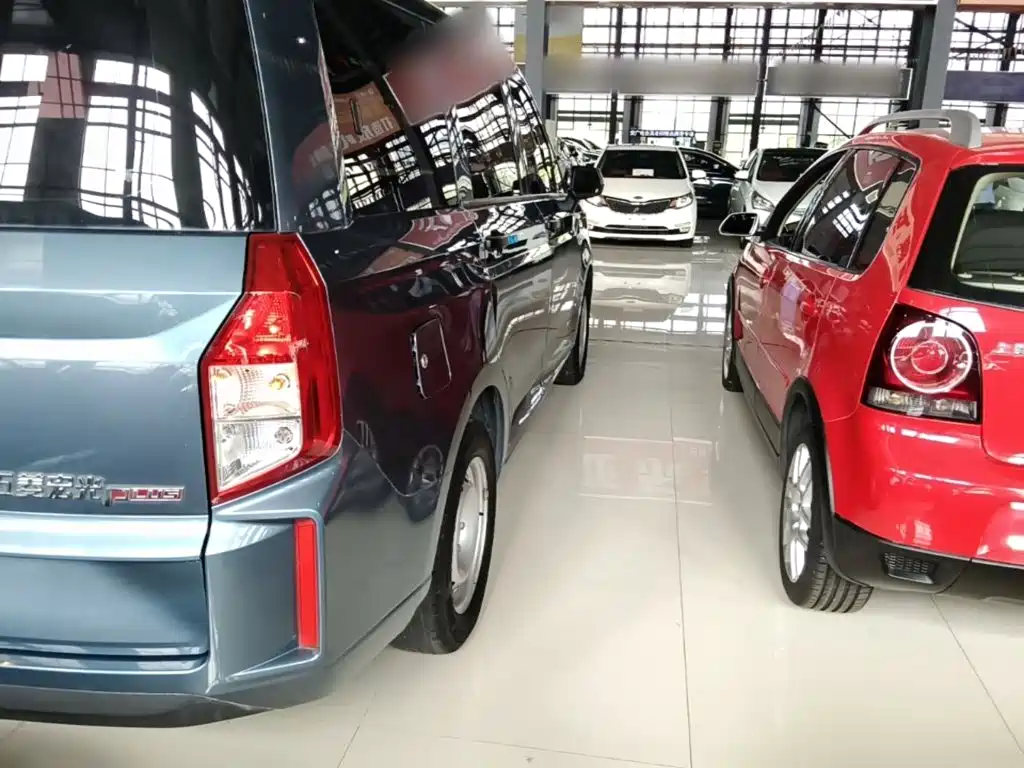Wuling Hongguang PLUS — фото 8